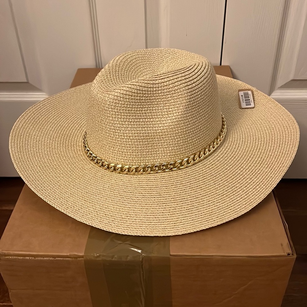 Cute fashion hat!